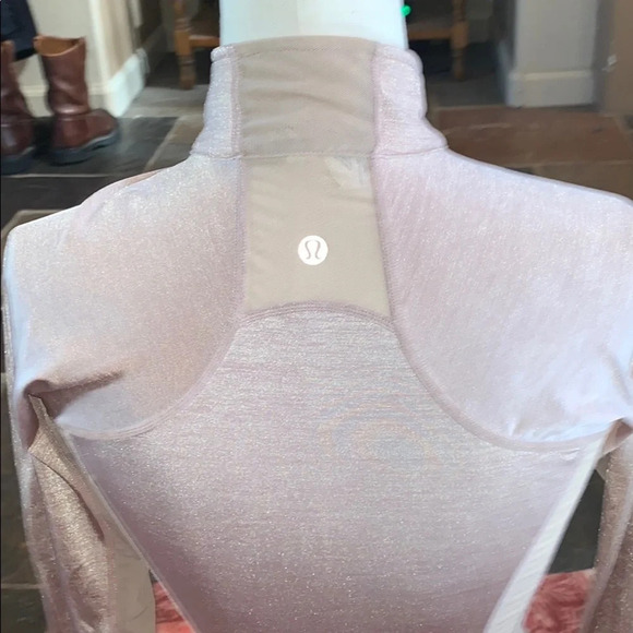 Lululemon catch me air jacket (RARE) - Picture 6 of 9